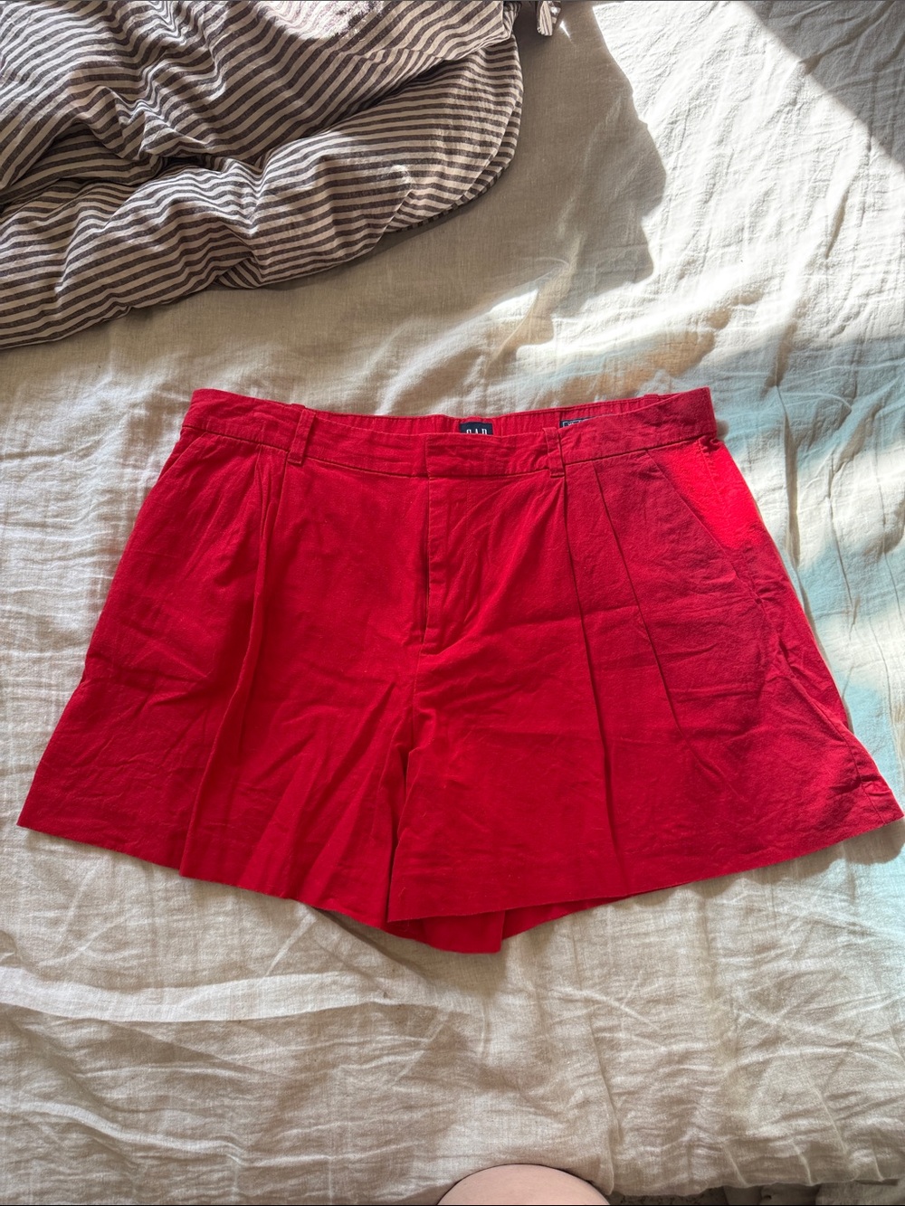 GAP Vibrant Red Pleated linen blend short